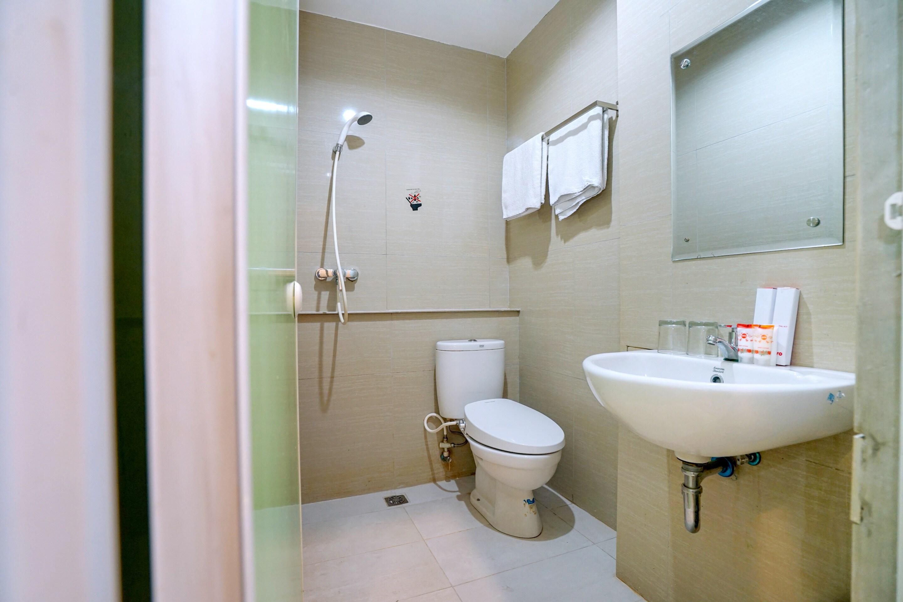 Oyo 251 The Maximus Inn Hotel Palembang Exterior foto
