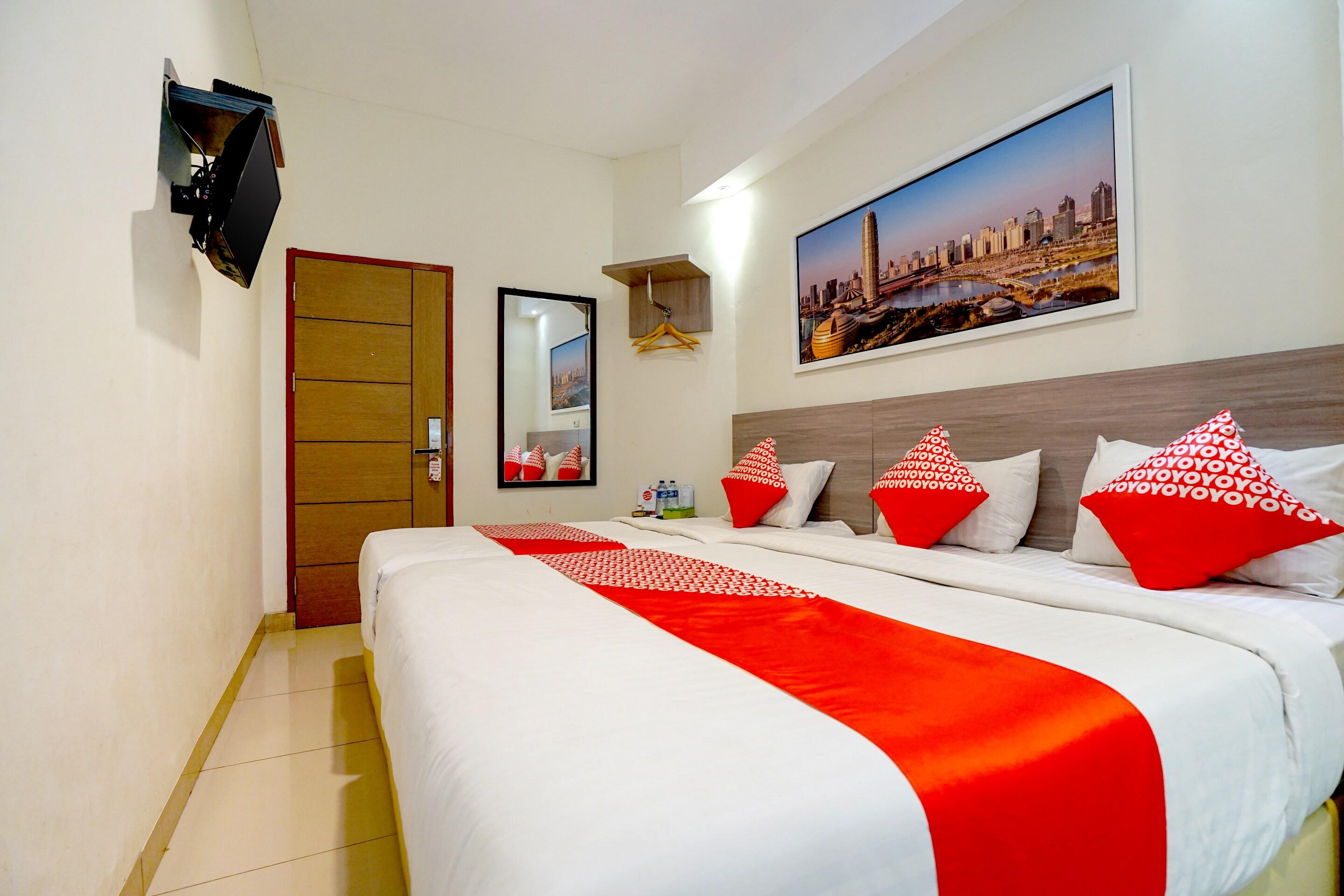 Oyo 251 The Maximus Inn Hotel Palembang Exterior foto
