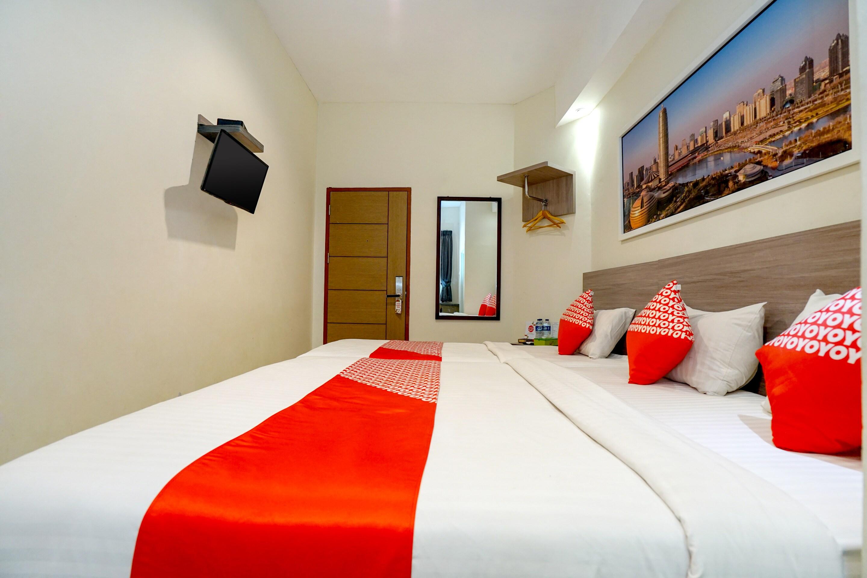 Oyo 251 The Maximus Inn Hotel Palembang Exterior foto