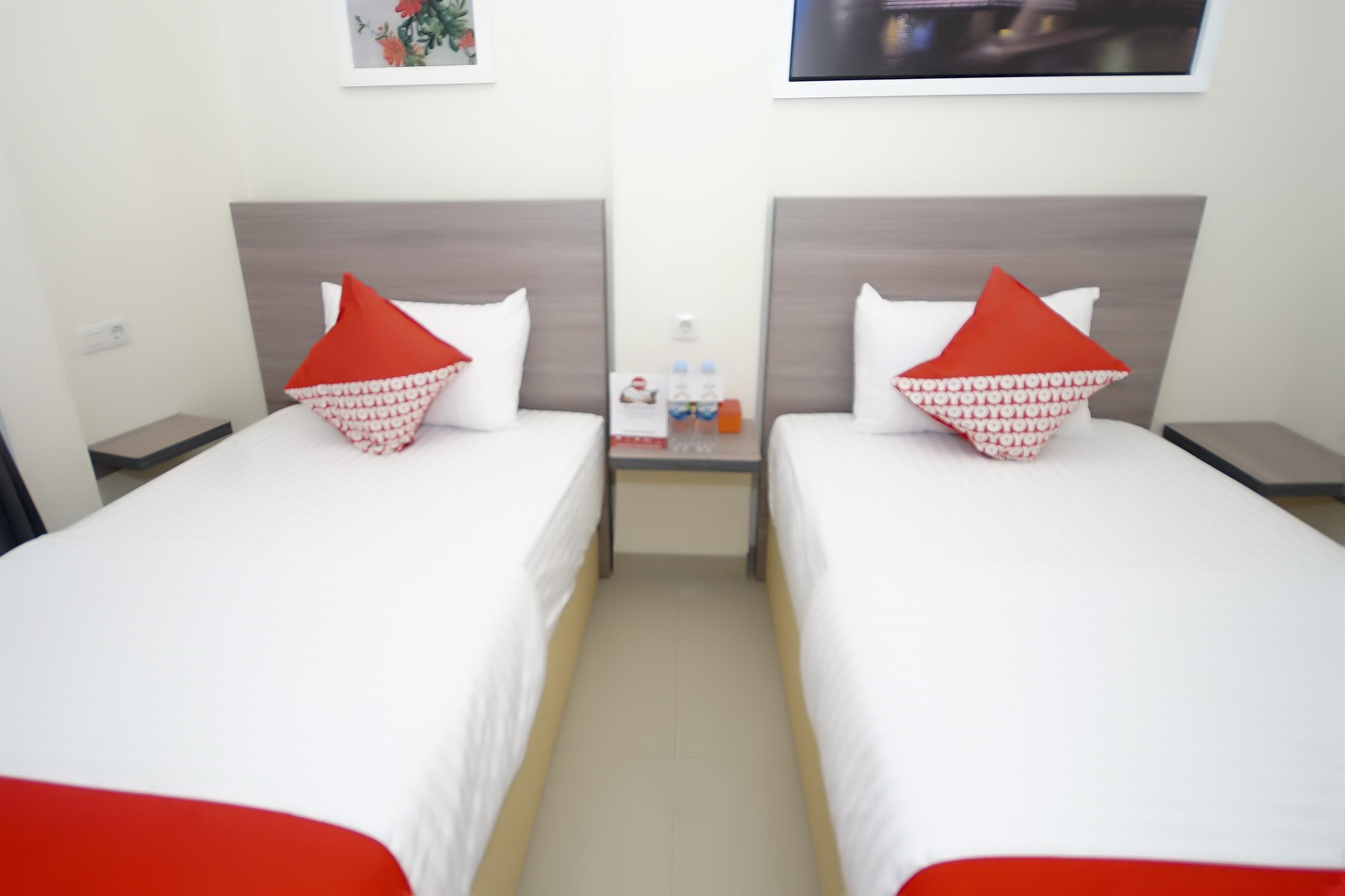 Oyo 251 The Maximus Inn Hotel Palembang Exterior foto