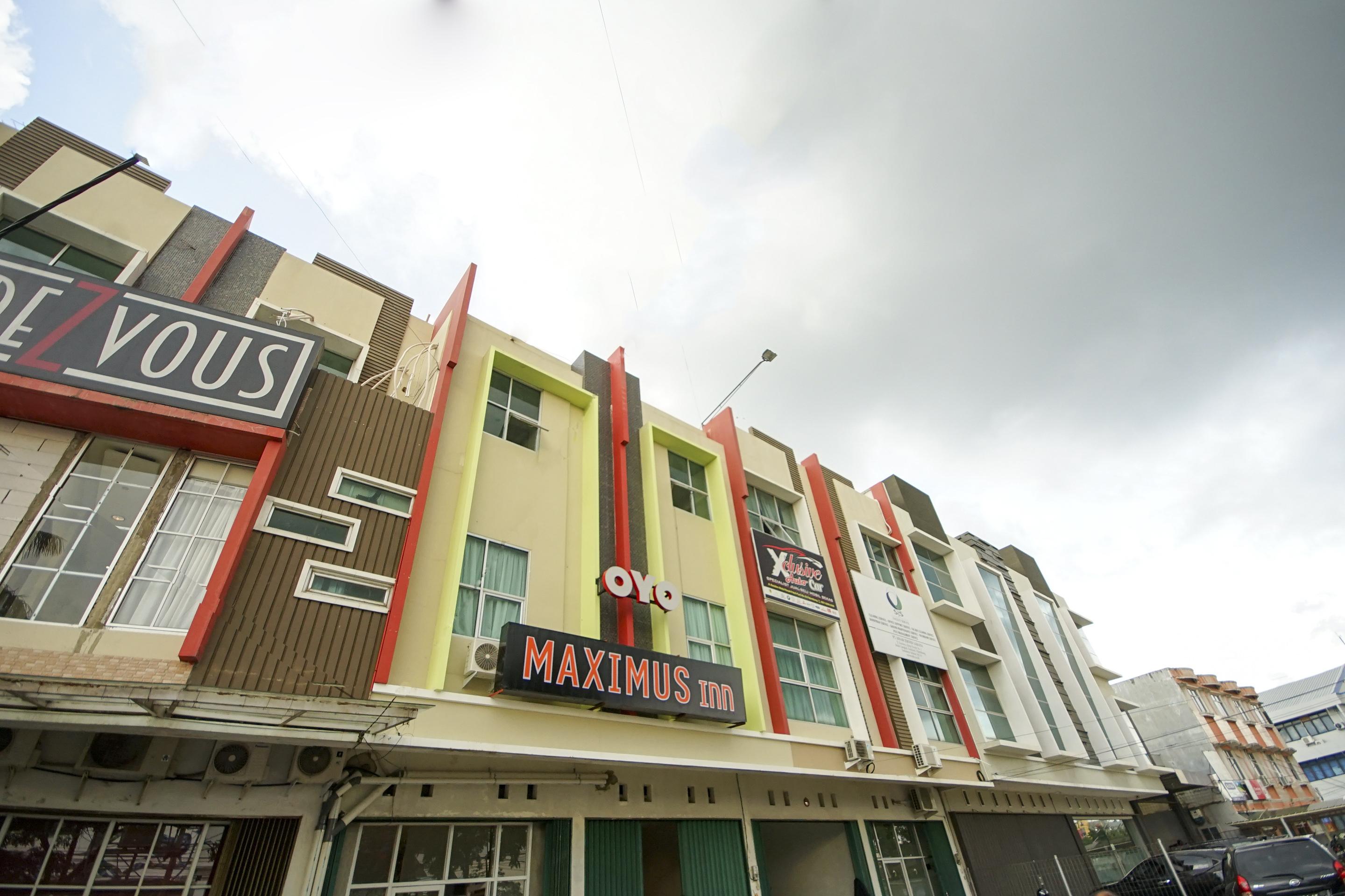 Oyo 251 The Maximus Inn Hotel Palembang Exterior foto