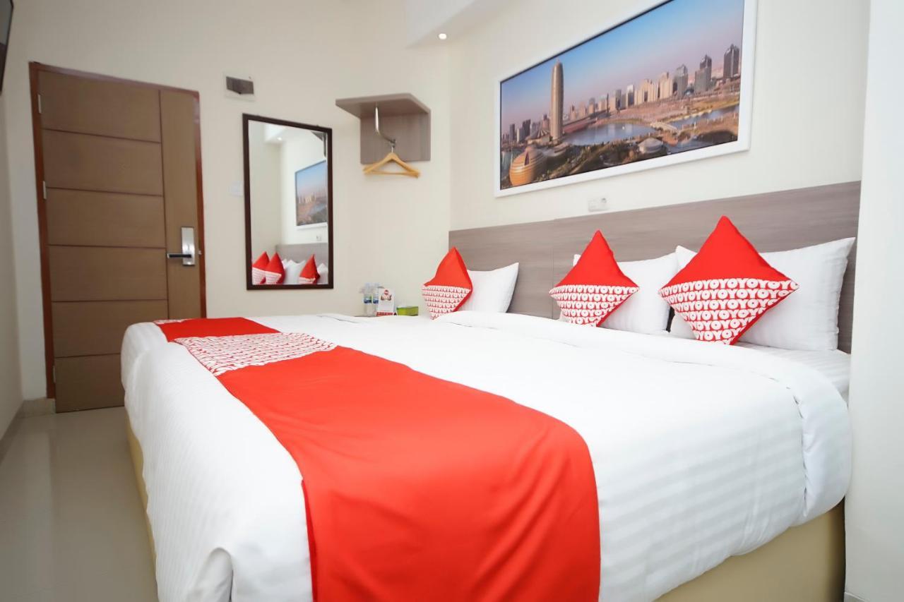 Oyo 251 The Maximus Inn Hotel Palembang Exterior foto